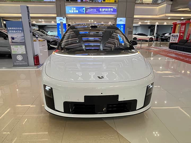 Li Auto i8 2025 720 км хода — из Китая под ключ