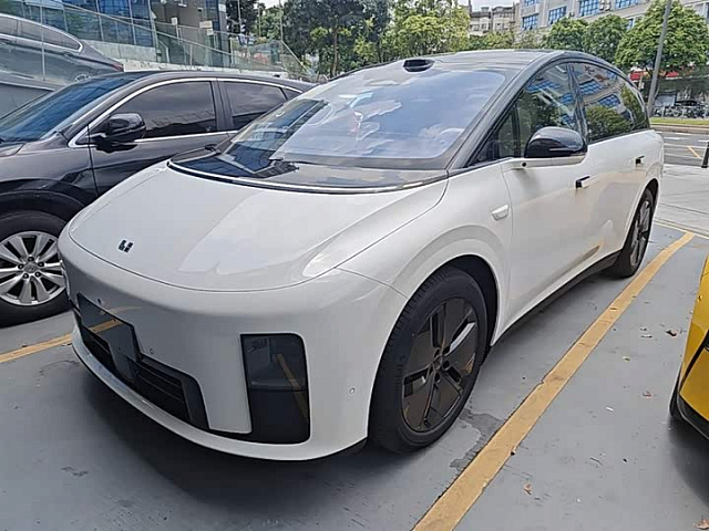 Li Auto i8 2025 720 км хода — из Китая под ключ