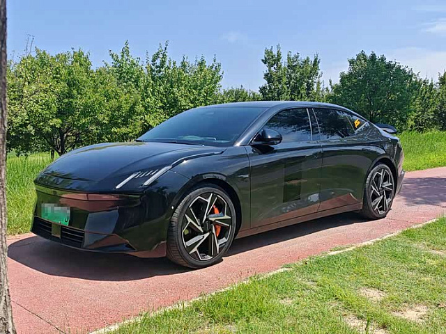 Lynk & Co Z10 2025 702 км хода — из Китая под ключ