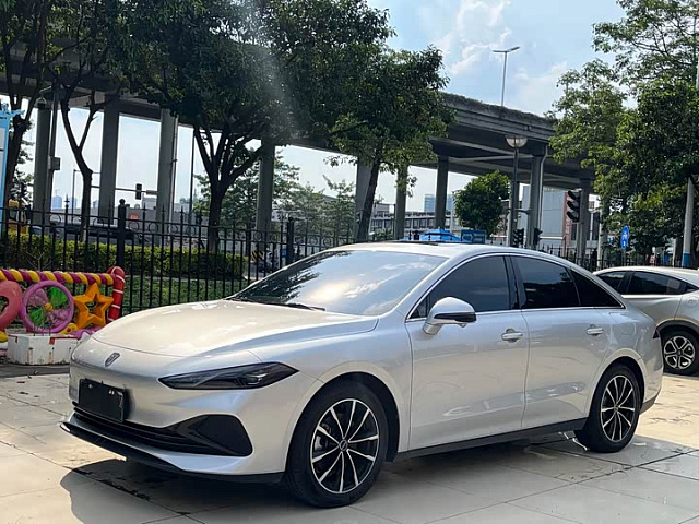 Roewe D7 DMH 2025款 DMH 125km 世界冠军卓越版 — из Китая под ключ