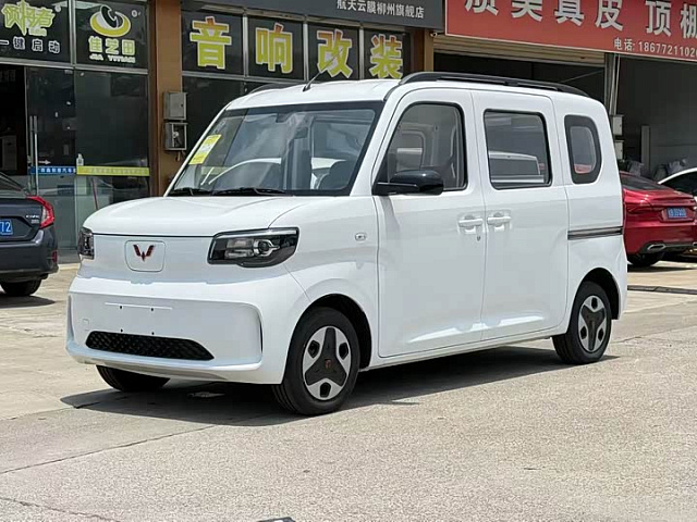 Wuling Zhiguang EV 2025 305 км хода — из Китая под ключ