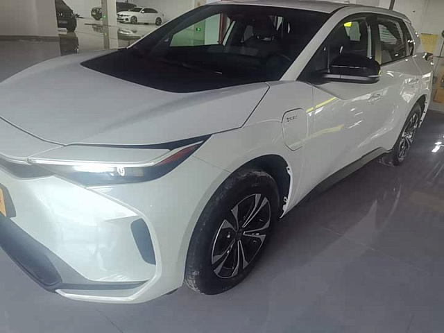 Toyota bZ4X 2025 615 км хода — из Китая под ключ