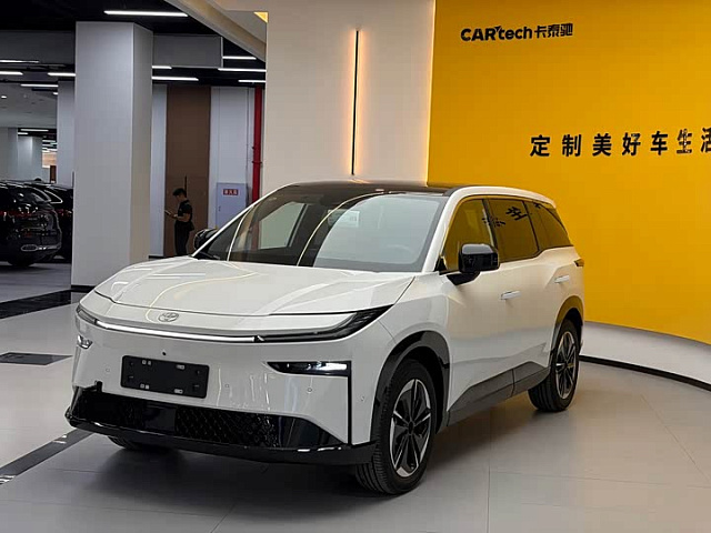 Toyota bZ3X — Кроссовер под заказ из Китая