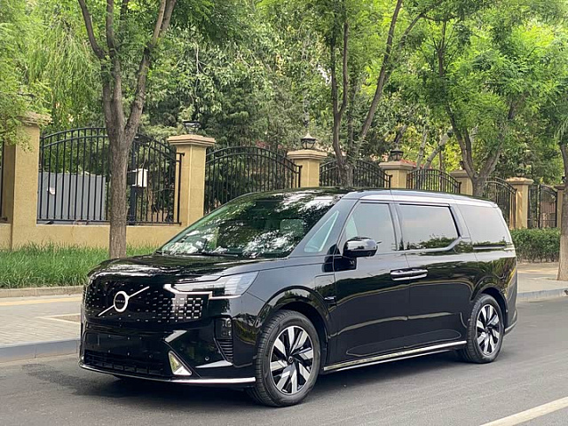 Volvo EM90 2025 738 км хода — из Китая под ключ