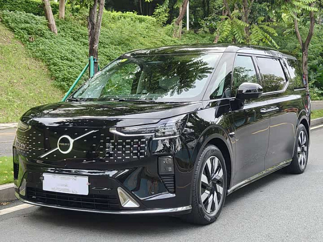 Volvo EM90 2025 738 км хода — из Китая под ключ