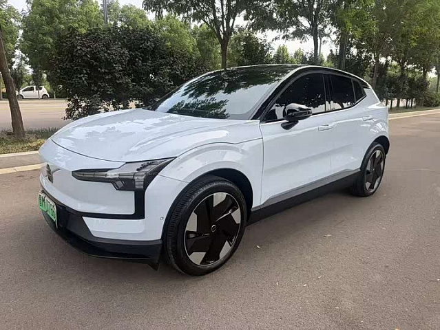 Volvo EX30 2025 590 км хода — из Китая под ключ