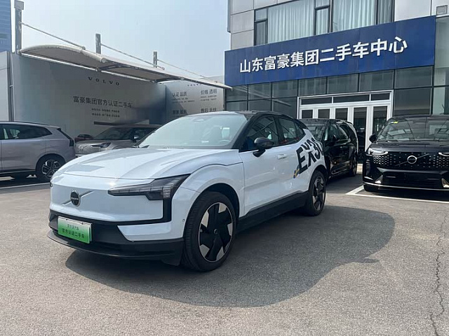 Volvo EX30 2025 590 км хода — из Китая под ключ