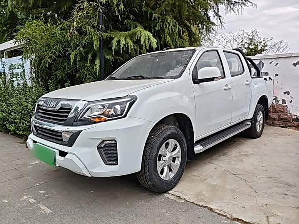 Изображение Isuzu D-Max 2023款 2.5T 柴油 手动 两驱 驰迈版 标轴