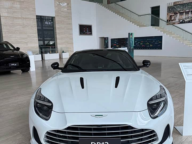 Aston Martin DB12 2025款 4.0T V8 Coupe 680 л.с. — из Китая под ключ