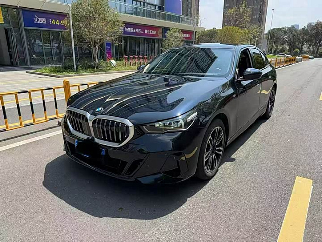 BMW 5 Series (импорт) 2024款 525i M运动套装 — из Китая под ключ