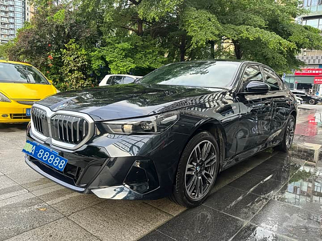 BMW 5 Series (импорт) 2024款 525i M运动套装 — из Китая под ключ