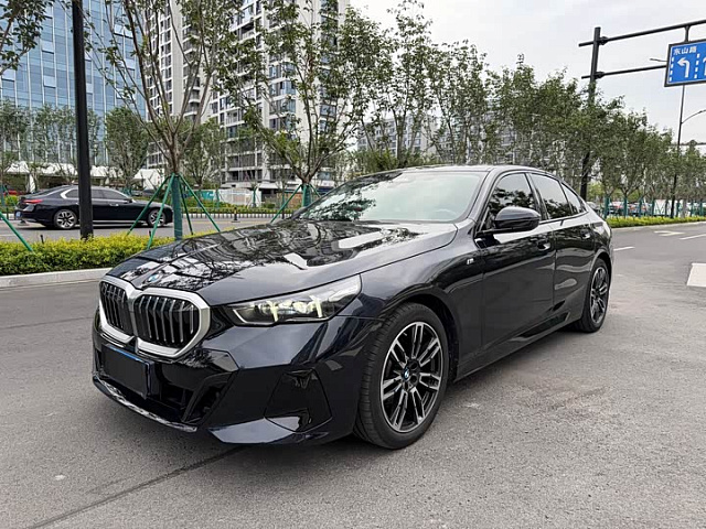 BMW 5 Series (импорт) 2024款 525i M运动套装 — из Китая под ключ