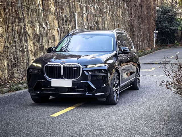 BMW X7 M60i 2023款 xDrive M60i — из Китая под ключ