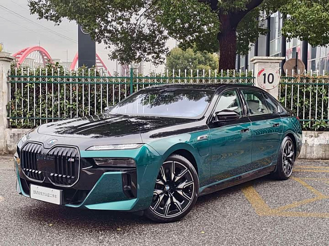 BMW i7 M70L 2023款 M70L — из Китая под ключ