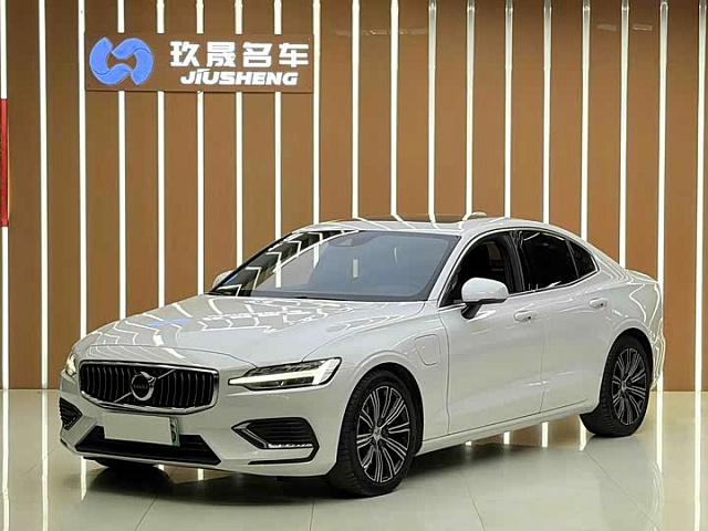 Volvo S60 PHEV 2021款 T8 E驱混动 四驱智逸豪华版 — из Китая под ключ