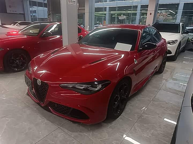 Alfa Romeo Giulia 2023款 2.9T V6 520HP 四叶草版 — из Китая под ключ
