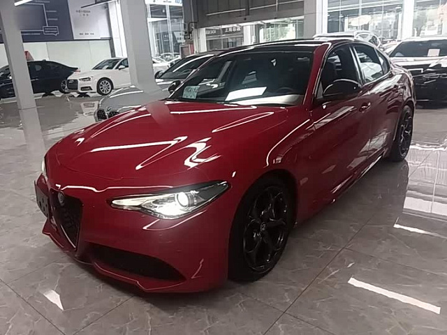 Alfa Romeo Giulia 2021款 2.0T 280HP Veloce Ti 竞速版 — из Китая под ключ