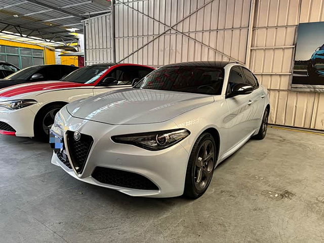Alfa Romeo Giulia 2021款 2.0T 280HP 豪华版 — из Китая под ключ