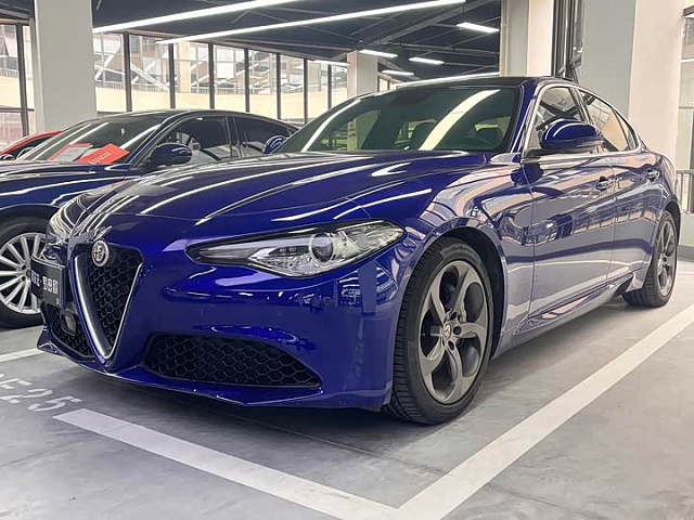 Alfa Romeo Giulia 2021款 2.0T 280HP 豪华版 — из Китая под ключ