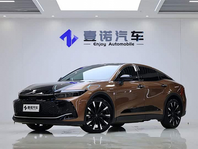 Toyota Crown SportCross 2023款 2.4T SportCross HEV四驱至尊版 — из Китая под ключ