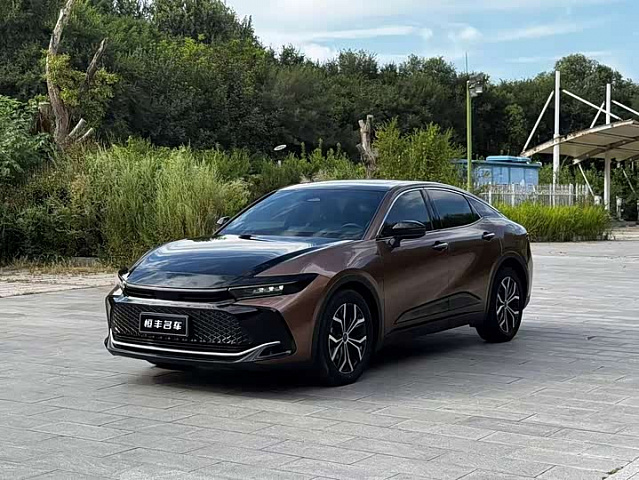 Toyota Crown SportCross 2023款 2.5L SportCross HEV两驱尊贵版 — из Китая под ключ