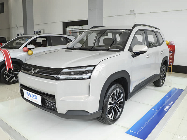 Wuling Starlight 560 New Energy 2026款 纯电 500km 豪华型 — из Китая под ключ