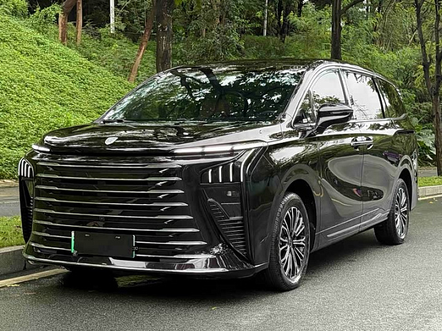 Forthing Xinghai V9 2026款 越享系列 200km 豪华型 — из Китая под ключ