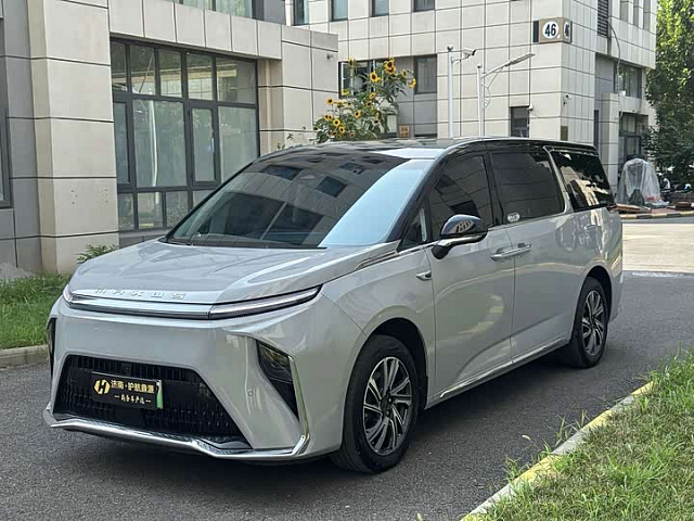 Maxus MIFA 9 2024款 超混 超长续航森林版 七座 — из Китая под ключ
