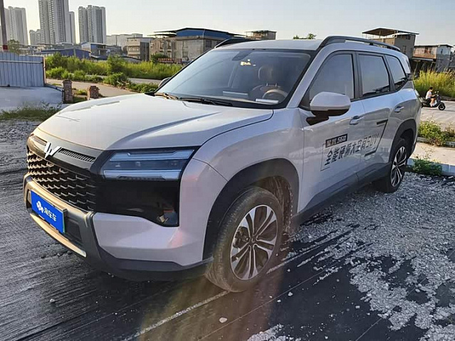 Wuling Starlight 560 New Energy 2026款 插混 125km 豪华型 — из Китая под ключ