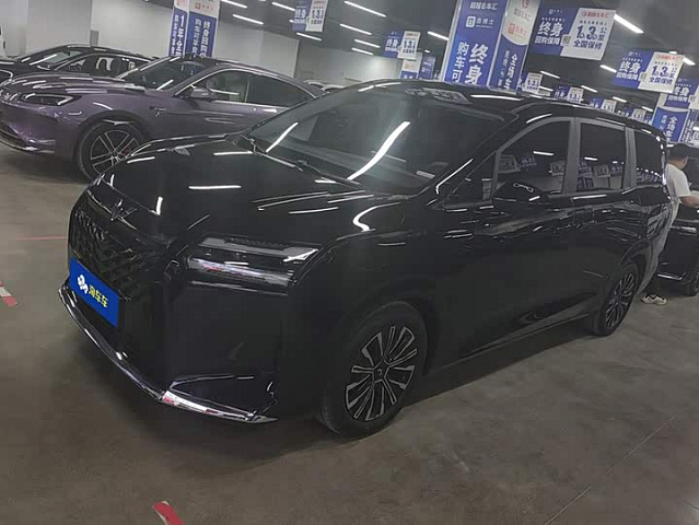 Wuling Starlight 730 2025款 1.5T CVT 精英型 — из Китая под ключ