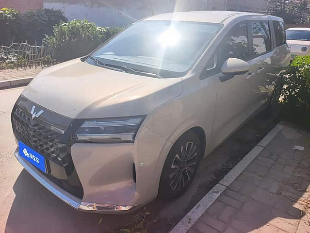 Wuling Starlight 730 2025款 1.5T CVT 精英型 — из Китая под ключ