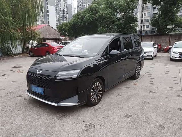 Wuling Starlight 730 2025款 1.5T CVT 精英型 — из Китая под ключ