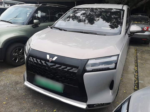 Wuling Starlight 730 New Energy 2025款 插混 125km 豪华型 — из Китая под ключ