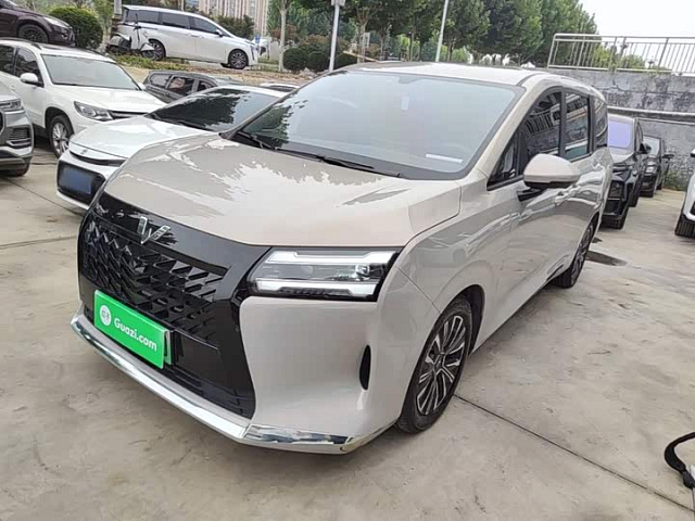 Wuling Starlight 730 New Energy 2025款 插混 125km 豪华型 — из Китая под ключ