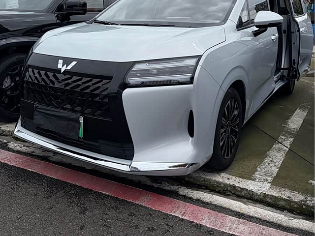 Wuling Starlight 730 New Energy 2025款 插混 125km 豪华型 — из Китая под ключ