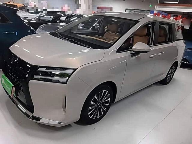 Wuling Starlight 730 New Energy 2025款 插混 125km 豪华型 — из Китая под ключ