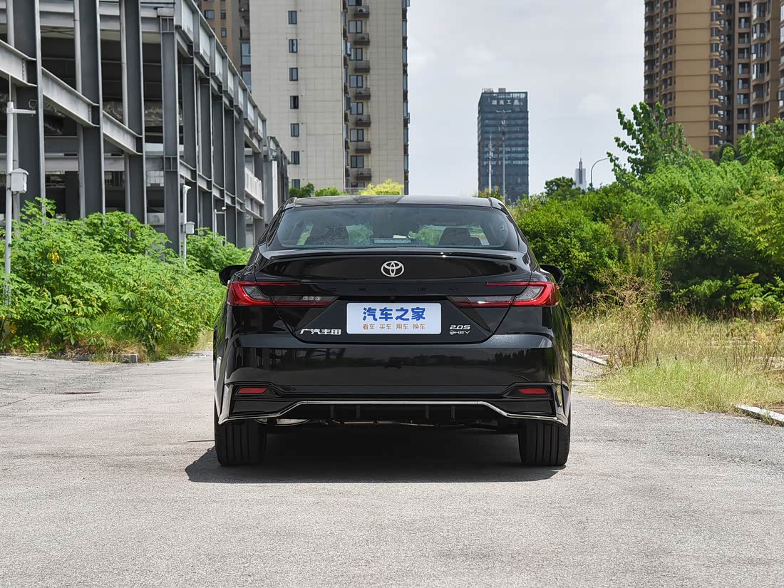 Toyota Camry — фото 5