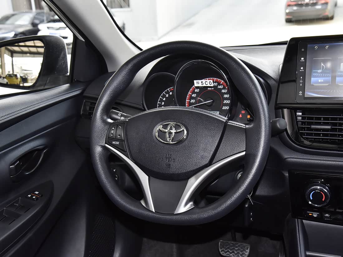 Toyota Vios — фото 4