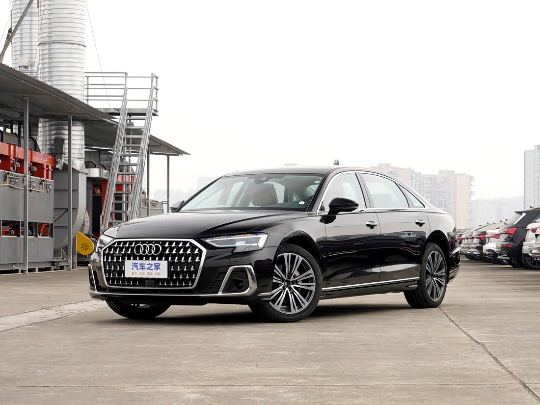 Audi A8 — фото 1