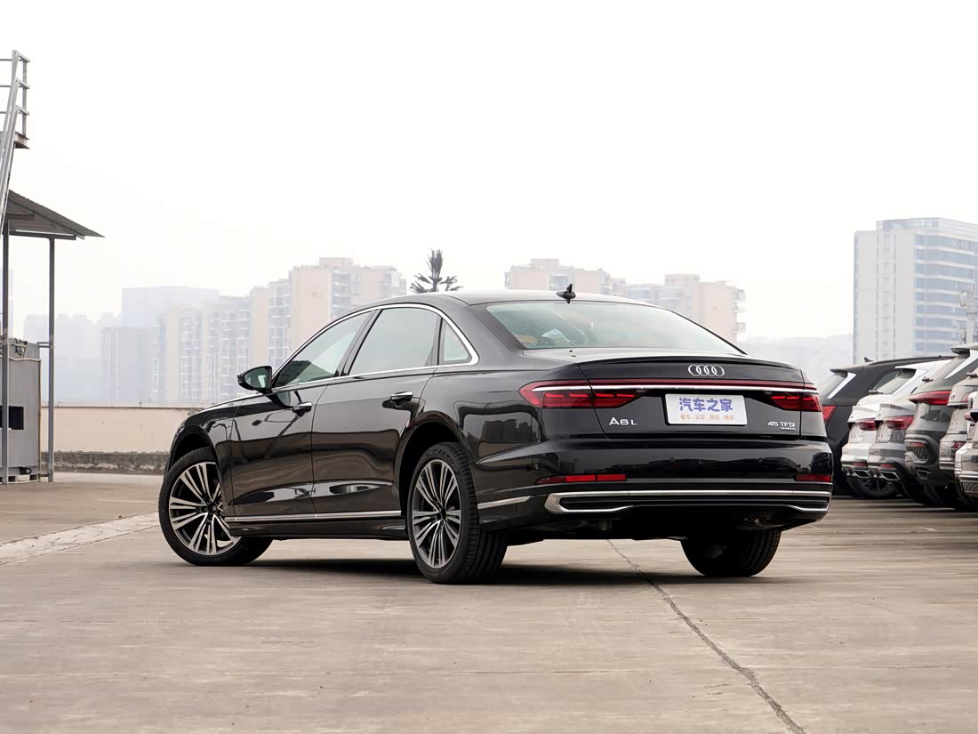 Audi A8 — фото 3