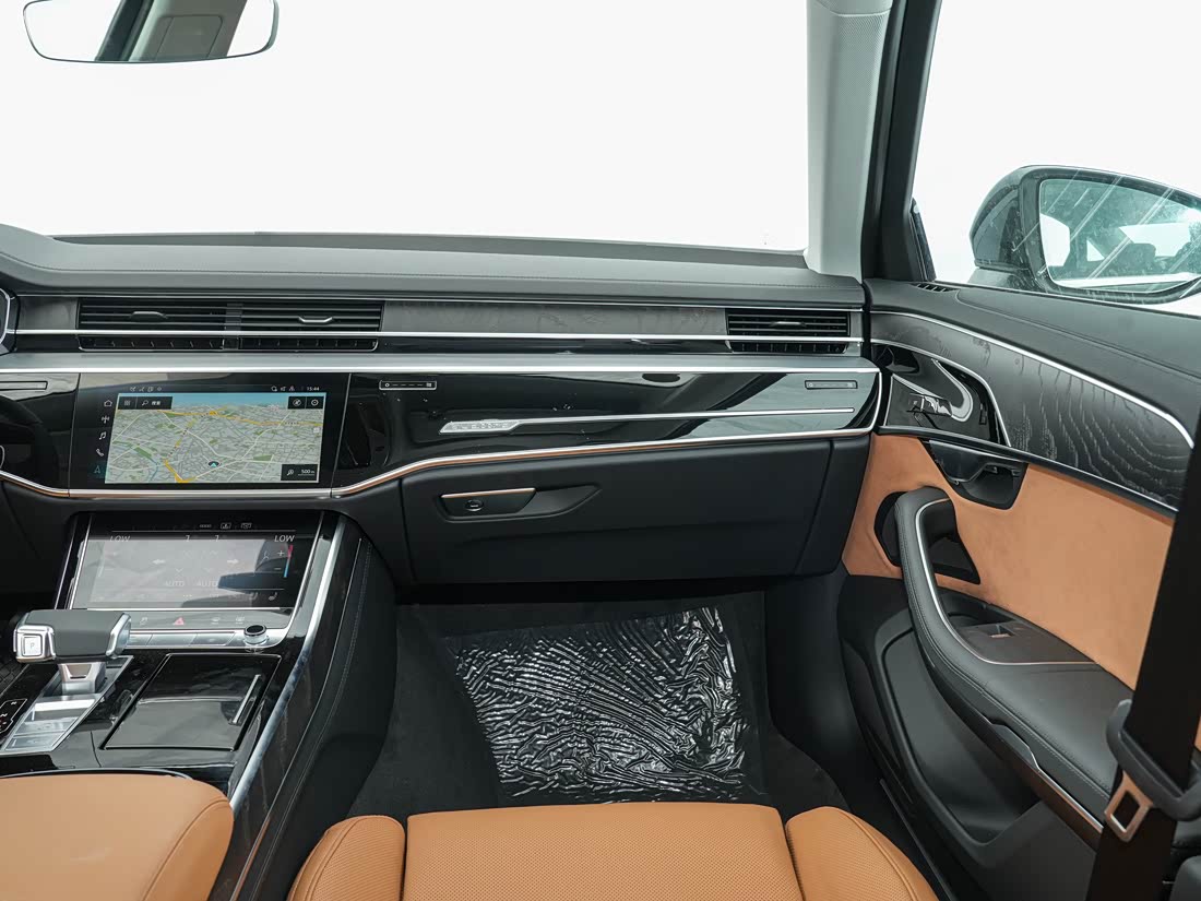 Audi A8 — фото 6