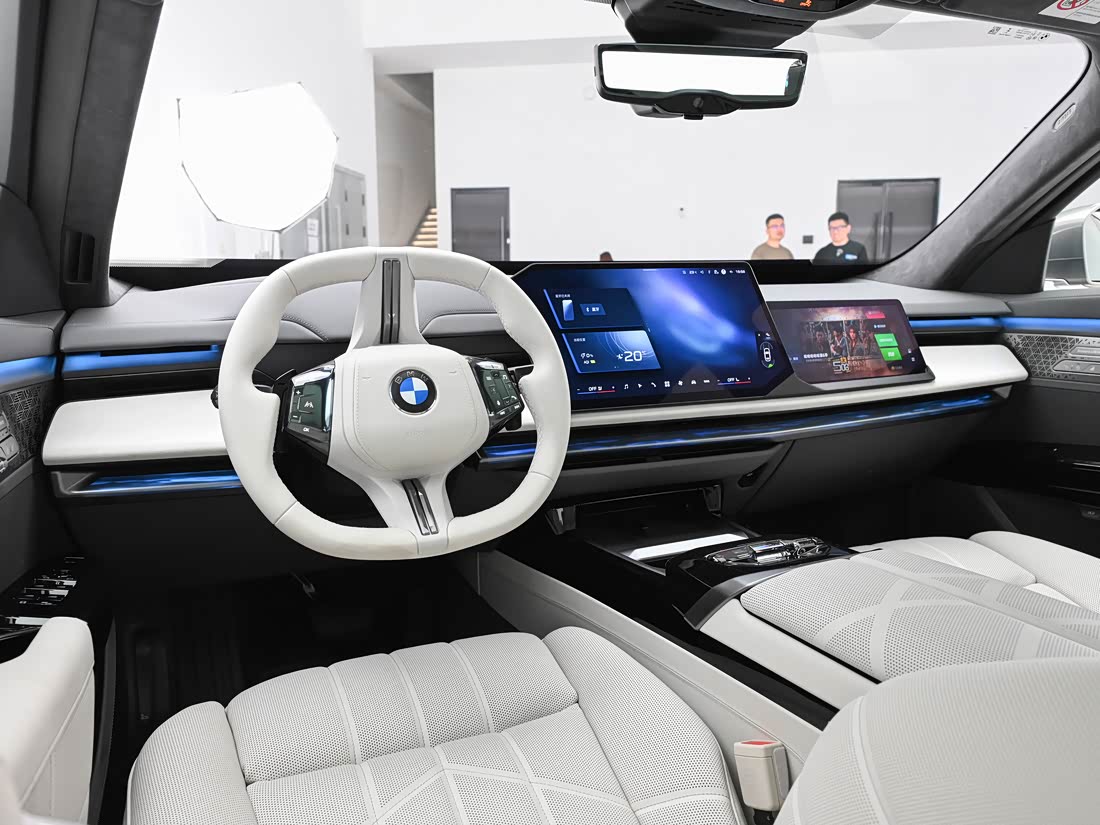 BMW 7 Series — фото 9