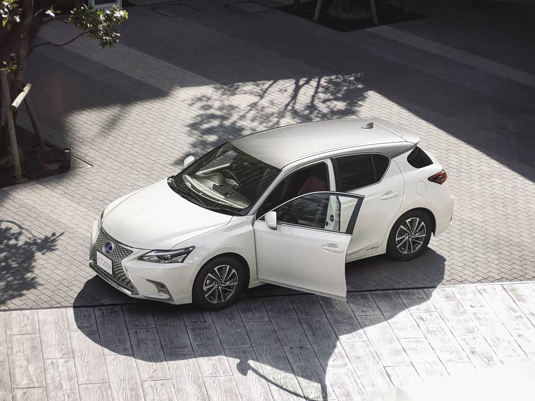 Lexus CT — фото 1