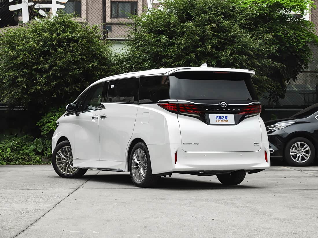 Toyota Alphard — фото 3