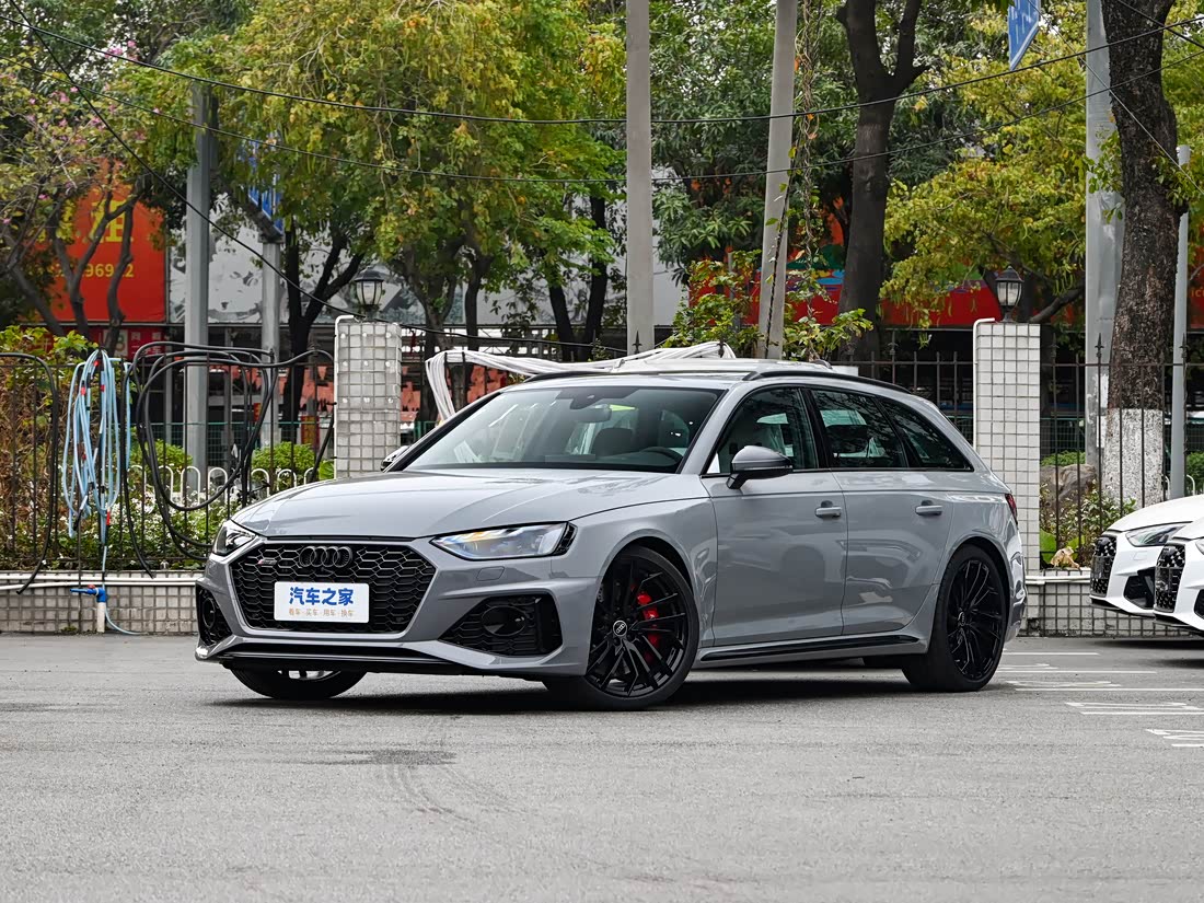 Audi RS 4 — фото 1