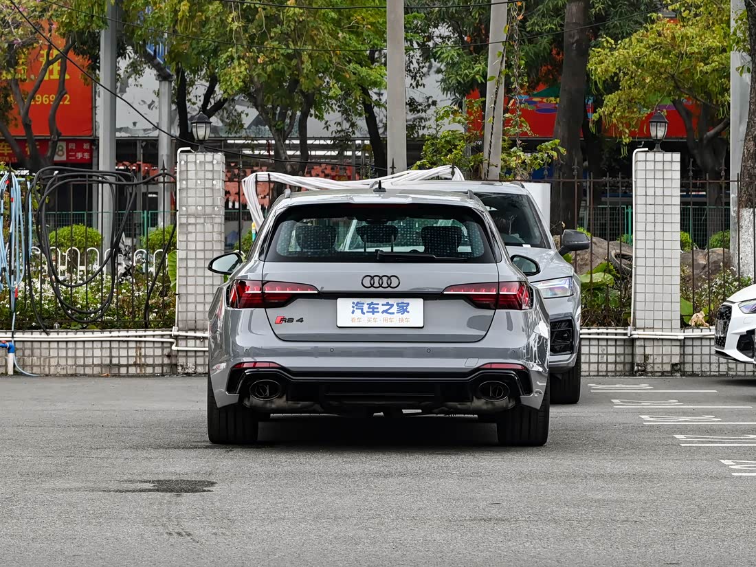 Audi RS 4 — фото 3