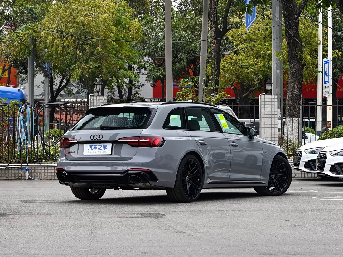 Audi RS 4 — фото 4
