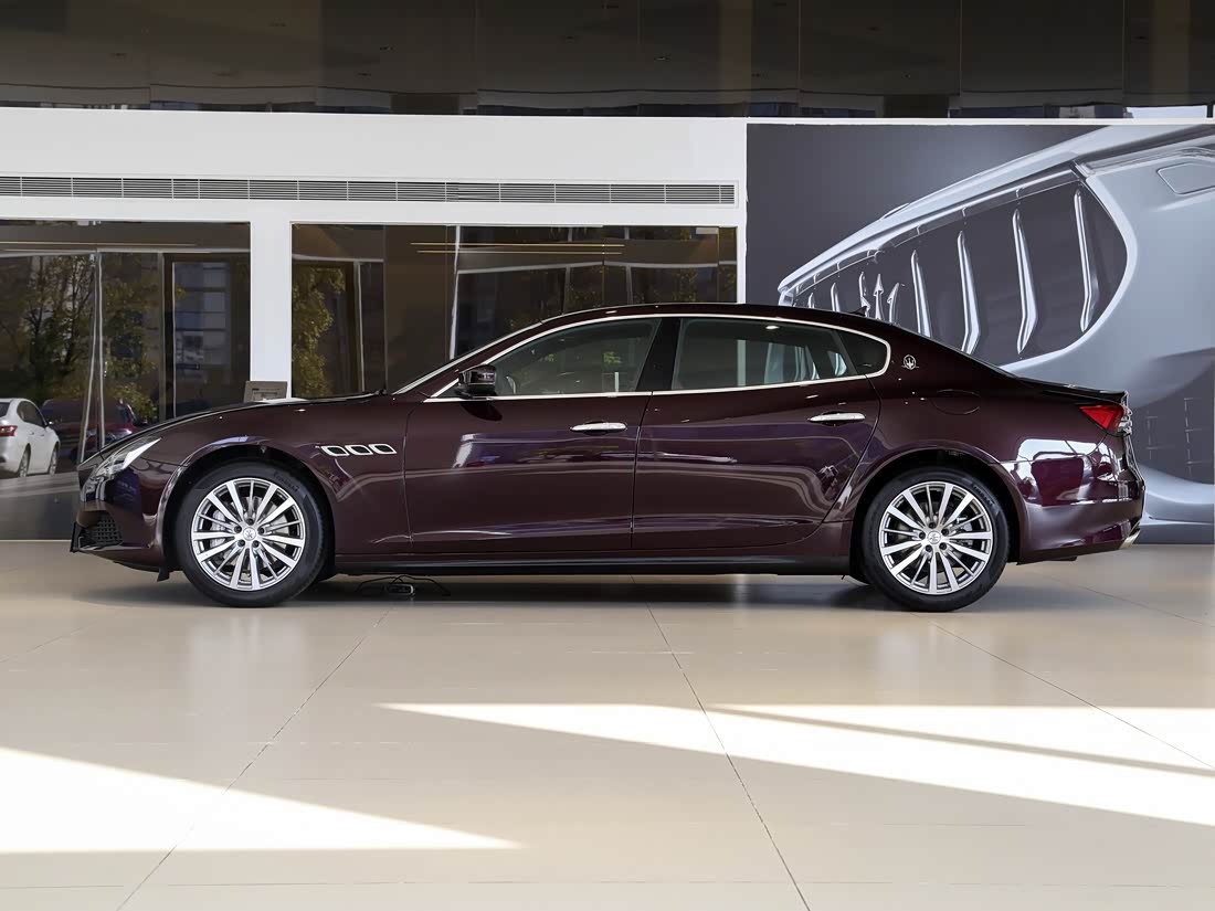 Maserati Quattroporte — фото 2