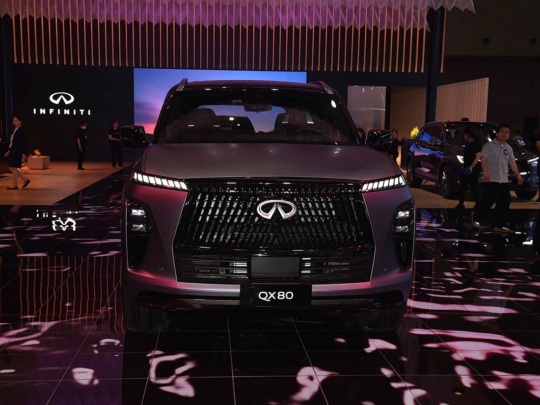 Infiniti QX80 — фото 2