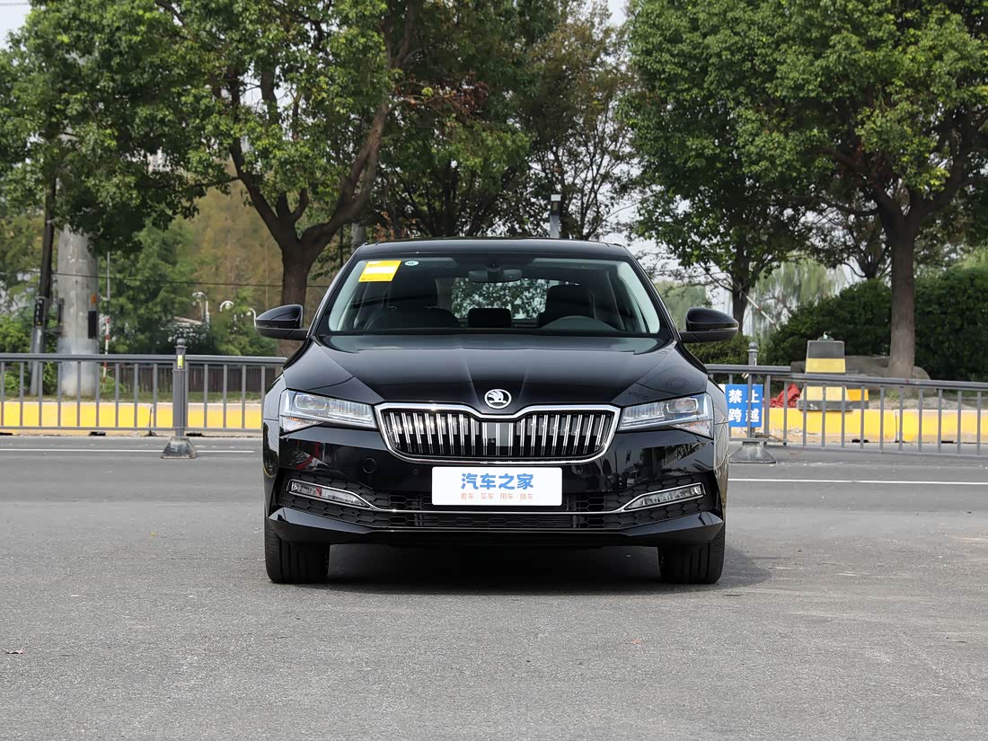 Skoda Superb — фото 1